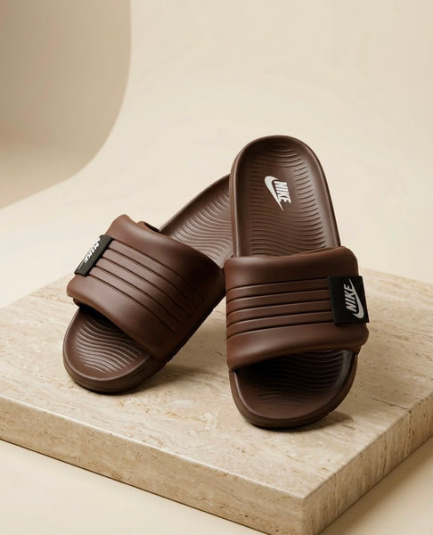 NK Off-Court Adjust - Brown