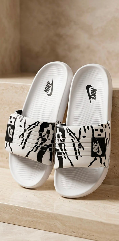 NK Off-Court Adjust - White/Black