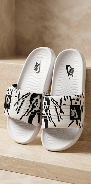 NK Off-Court Adjust - White/Black